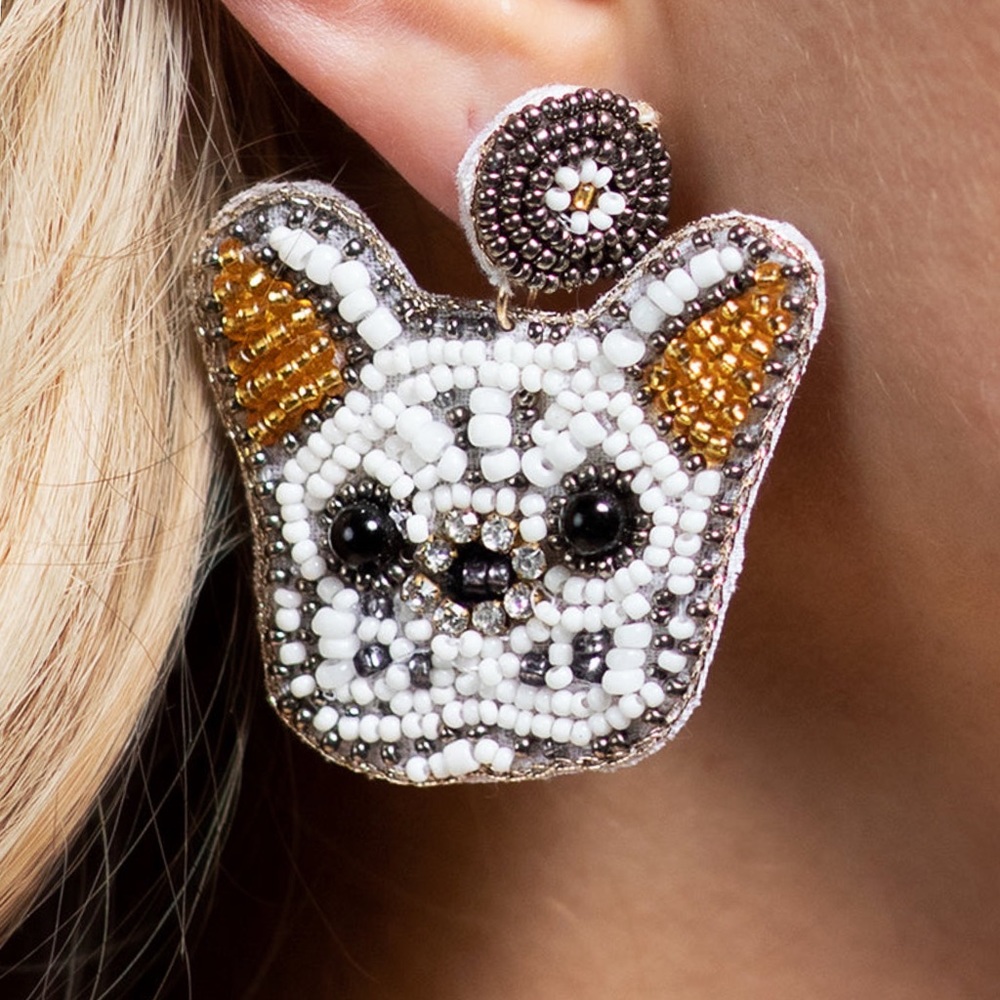 French Bulldog Frenchie Seed Bead Dangle Earrings - Picture 5 of 5